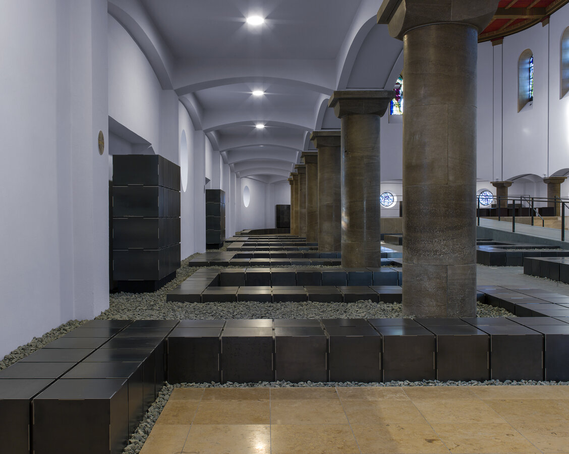 Kolumbarium St. Pius Kolumbarium St. Pius | Blick in das Seitenschiff