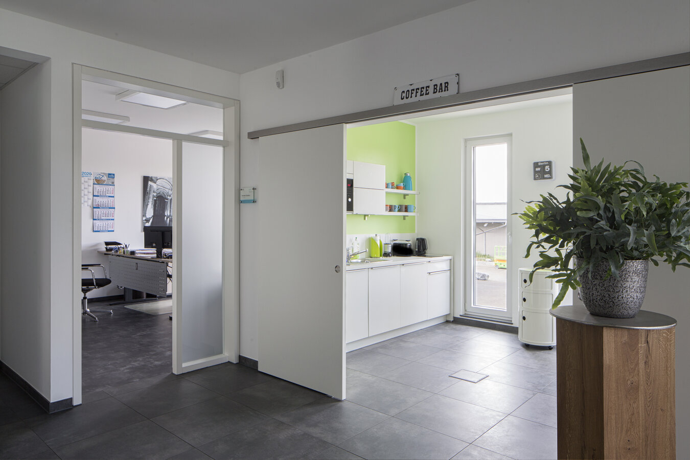 Essen | Neubau Betriebsgebäude mit Verwaltung Essen | Neubau Betriebsgebäude mit Verwaltung | Blick in Büro & Teeküche