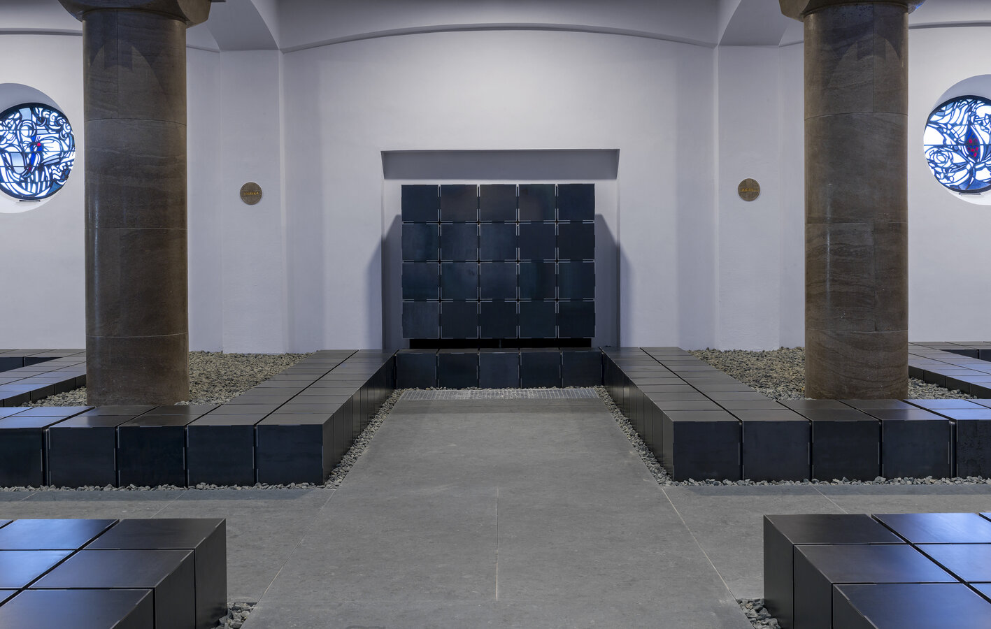 Kolumbarium St. Pius Kolumbarium St. Pius | Urnenkammer- wand